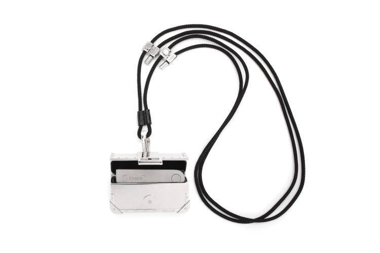 フェンディから暗号資産ハードウエアウォレットのためのテックアクセサリーが登場