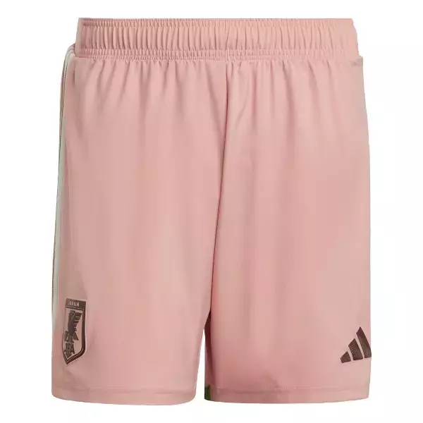 「アディダスがNIGO®デザインによる桜餅のような色合いのサッカー日本代表 スペシャルコレクションを発表」の画像