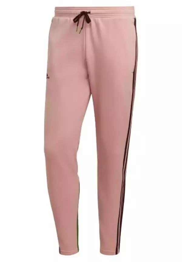 「アディダスがNIGO®デザインによる桜餅のような色合いのサッカー日本代表 スペシャルコレクションを発表」の画像