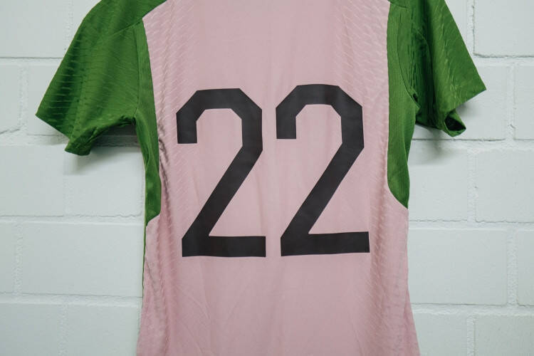 アディダスがNIGO®デザインによる桜餅のような色合いのサッカー日本代表 スペシャルコレクションを発表