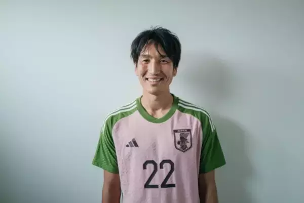 「アディダスがNIGO®デザインによる桜餅のような色合いのサッカー日本代表 スペシャルコレクションを発表」の画像