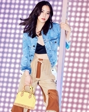 ルイ・ヴィトンがノスタルジックなY2Kの魅力を現代的にアレンジした最新コレクションのキャンペーン画像と動画を公開