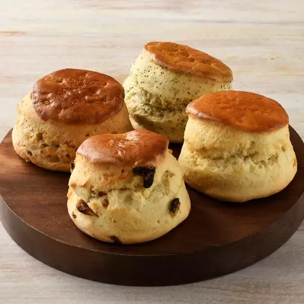 「日本橋三越本店で「三越英国展」を開催。エリザベス女王即位70周年プラチナジュビリーの記念アイテムも登場」の画像