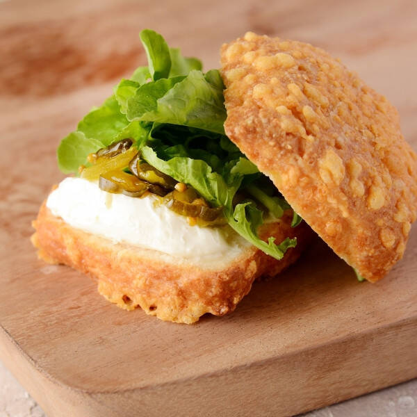 日本橋三越本店で「三越英国展」を開催。エリザベス女王即位70周年プラチナジュビリーの記念アイテムも登場