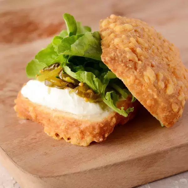 「日本橋三越本店で「三越英国展」を開催。エリザベス女王即位70周年プラチナジュビリーの記念アイテムも登場」の画像