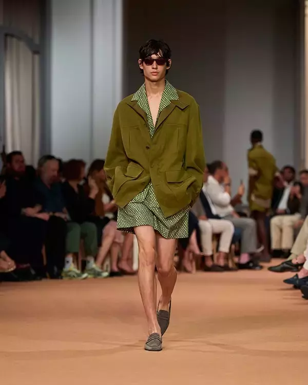 「【ルック】ゼニアがドバイで 2026年春夏コレクションを発表」の画像