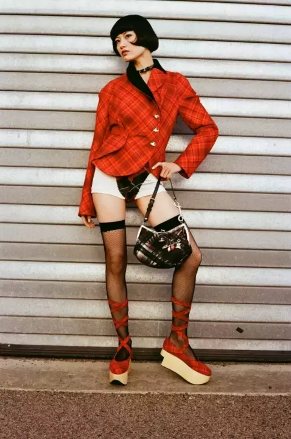 「ヴィヴィアン・ウエストウッドから『NANA』25周年を記念したスペシャル・カプセルコレクションを発売」の画像