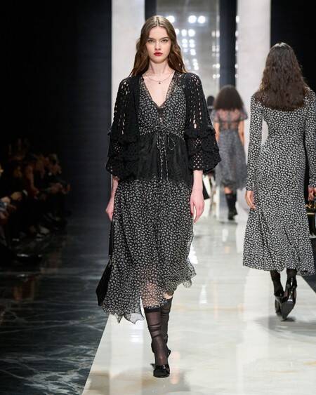 ドルチェ＆ガッバーナ 2026-27年秋冬ウィメンズコレクション──「IDENTITY」という揺るぎない宣言