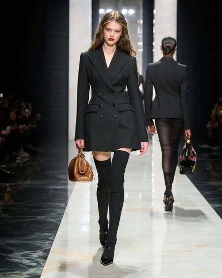 ドルチェ＆ガッバーナ 2026-27年秋冬ウィメンズコレクション──「IDENTITY」という揺るぎない宣言