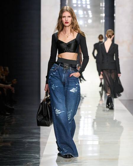 ドルチェ＆ガッバーナ 2026-27年秋冬ウィメンズコレクション──「IDENTITY」という揺るぎない宣言