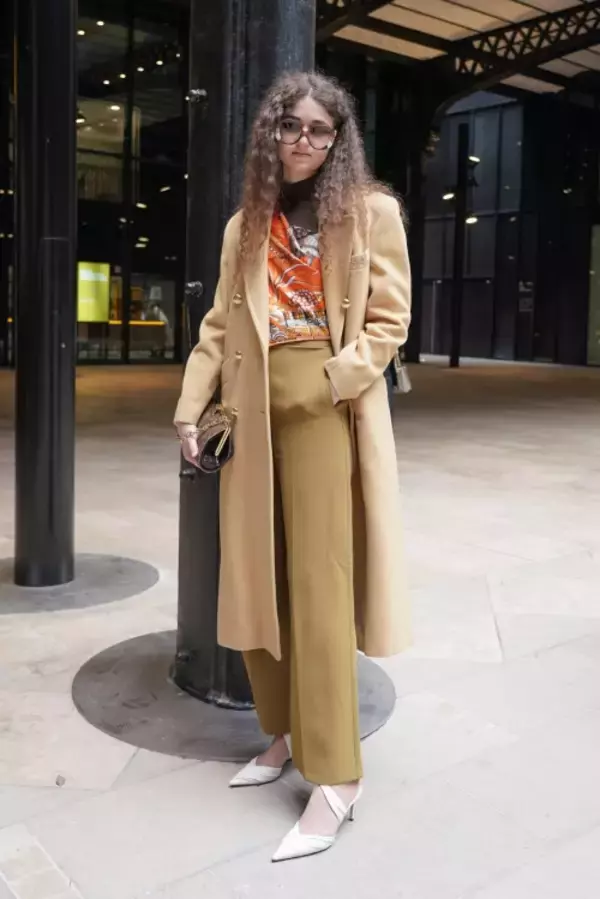 「クラシックへと立ち返るシューズ。パンプス派の熱が再燃するも、スニーカー派への支持も衰えず【パリスナップ】」の画像