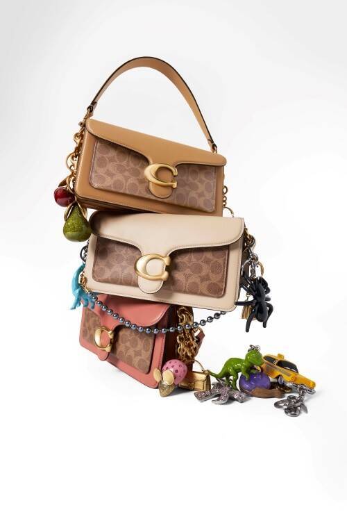 コーチが伊勢丹新宿店 ザ・ステージでポップアップを開催。アイコンバッグ「Tabby」からインスパイア