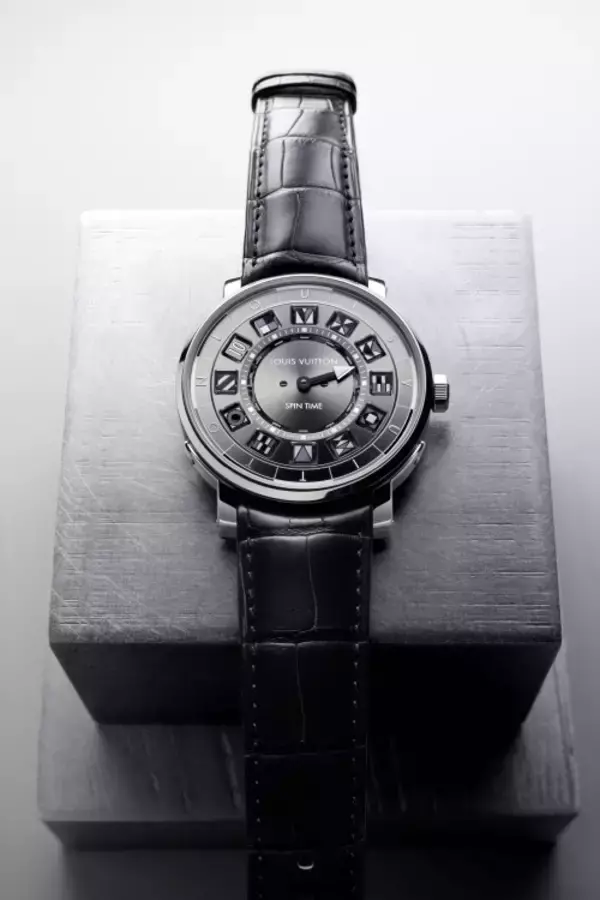 「ルイ・ヴィトンから新作メンズウォッチ「エスカル スピン・タイム スティール」が登場」の画像