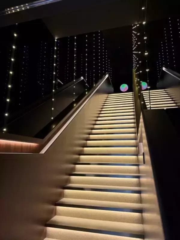 「赤坂に新しい“社交空間”──「kaiwaii akasaka」が誕生。建築と食、アートが交わる都市の新名所」の画像