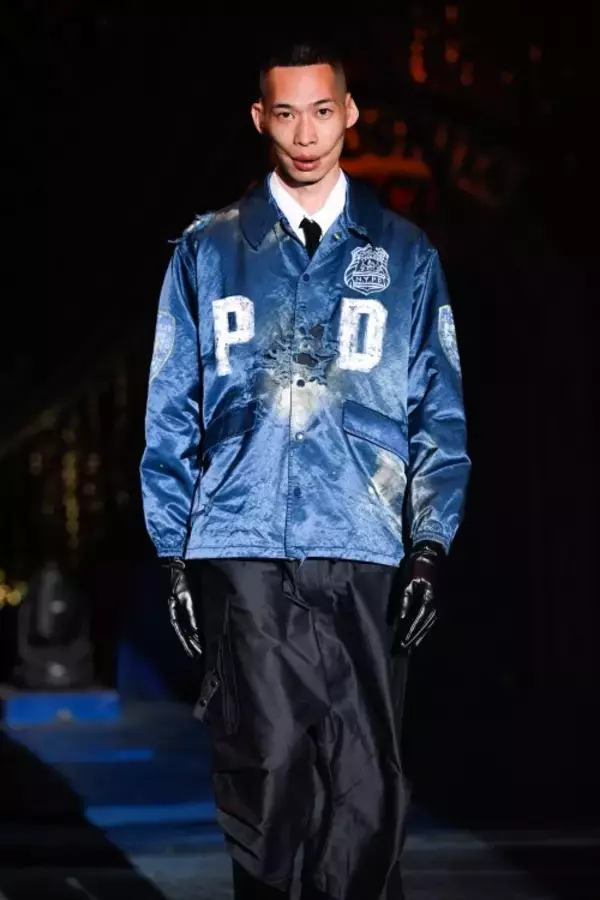 「LES SIXが2026年秋冬コレクションを発表。サーカスの見世物として提示された、現実と虚構のあわい」の画像