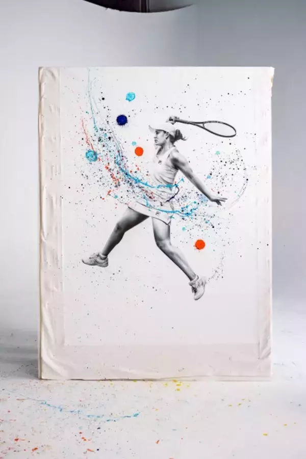 「ラドーのアンバサダー、アシュリー・バーティが人気アーティスト アシュヴィン・ハリソンと組んで1回限りのアート作品を創作」の画像