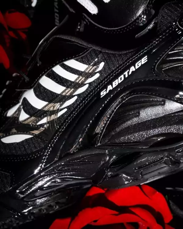 「ミズノが SBTG と初タッグ。反骨精神を宿した「WAVE RIDER 10 SBTG」が11月21日（金）発売」の画像