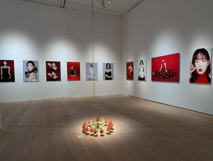 顔を構成するということ——キム・ヨンジュン × 吉田ユニ「Face to face」が示すポートレートの再定義