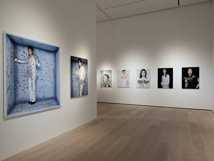 顔を構成するということ——キム・ヨンジュン × 吉田ユニ「Face to face」が示すポートレートの再定義