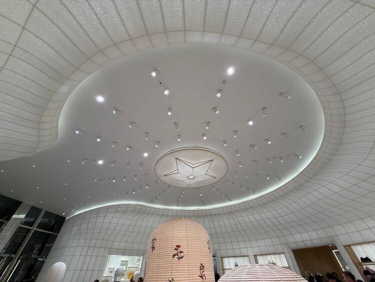 ディオール バンブー パビリオン──代官山に現れた、光と竹のメゾン