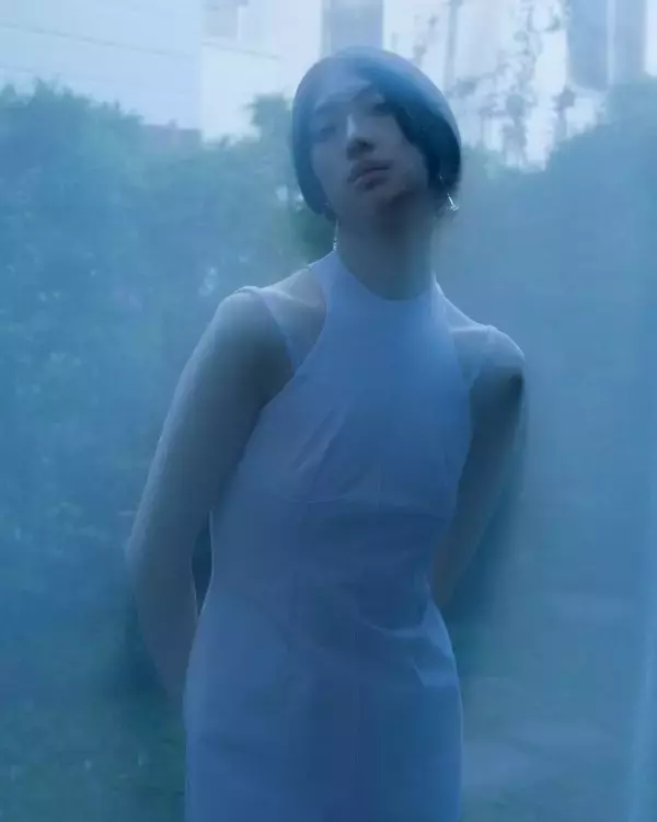 「Mame Kurogouchi、“Reflection” を映す Tokyo Look を公開 —— 撮影は細倉真弓」の画像