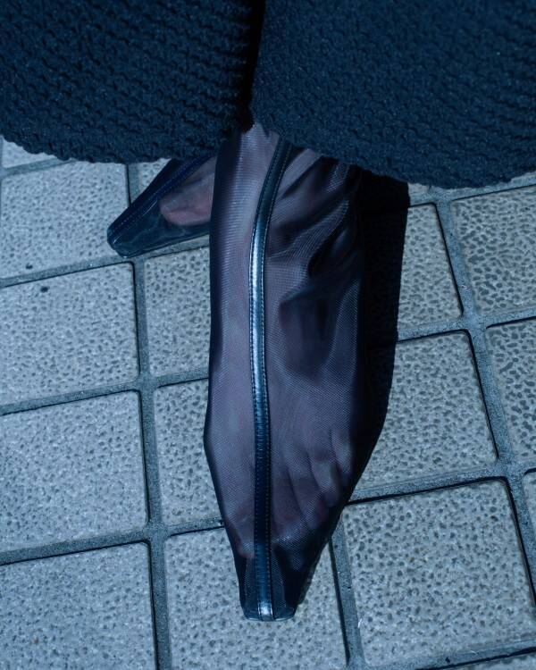 Mame Kurogouchi、“Reflection” を映す Tokyo Look を公開 —— 撮影は細倉真弓