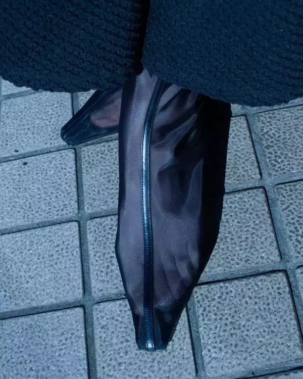 「Mame Kurogouchi、“Reflection” を映す Tokyo Look を公開 —— 撮影は細倉真弓」の画像