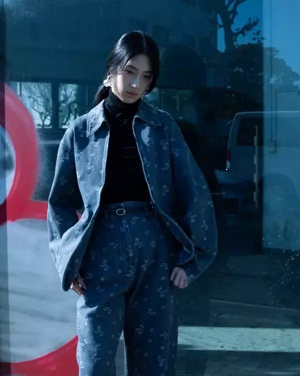 「Mame Kurogouchi、“Reflection” を映す Tokyo Look を公開 —— 撮影は細倉真弓」の画像
