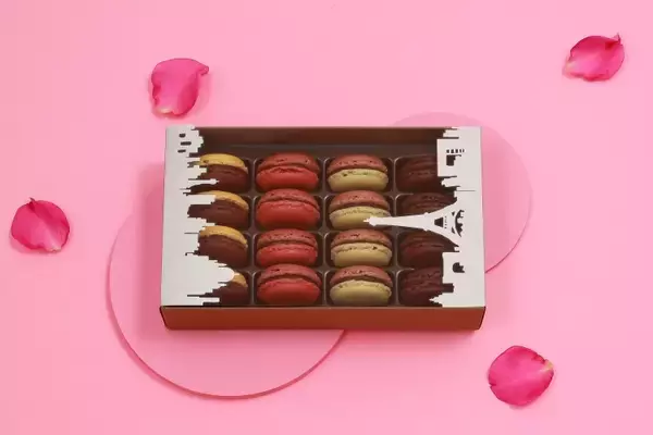 「ジャン＝ポール・エヴァンで選ぶ母の日ギフト。口紅型のチョコレートやハートが描かれたマカロンなどが登場」の画像