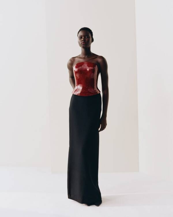 和紙と漆が身体をかたどる、ISSEY MIYAKE「URUSHI BODY」──三宅一生の「BODYWORKS」から続く身体への探求