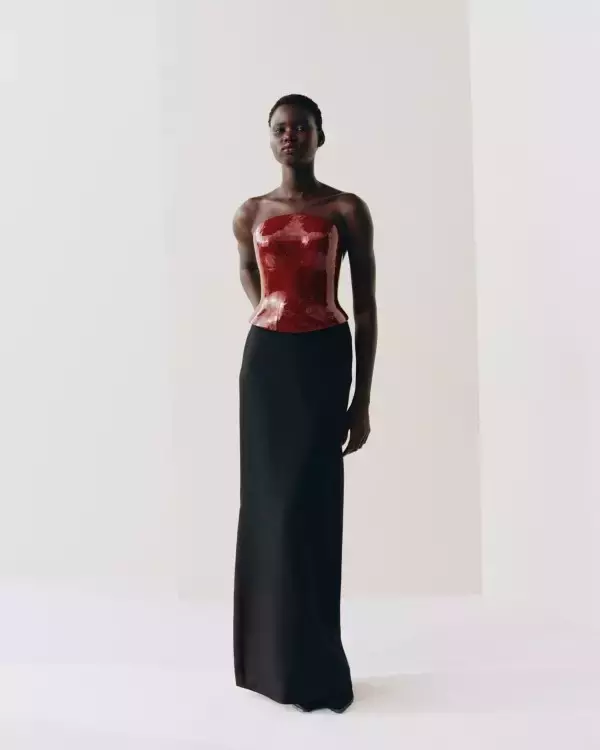「和紙と漆が身体をかたどる、ISSEY MIYAKE「URUSHI BODY」──三宅一生の「BODYWORKS」から続く身体への探求」の画像