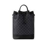 「ブラック基調でシックに仕上げた、ルイ・ヴィトンの新作メンズスリングバック&バックパックが登場」の画像1