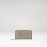 「ルイ・ヴィトンからカラーグラデーションが施されたマヒナ・レザーの新作が登場。日本限定のキーケースも」の画像2