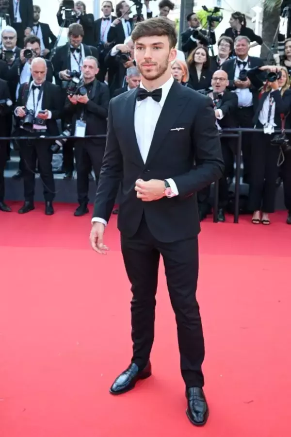 「ルイ・ヴィトンを纏ったソン・ジュンギ、ピエール・ガスリーが第76回カンヌ国際映画祭に出席」の画像