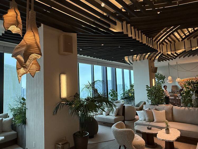 「1 Hotel Tokyo」──都市を自然へと接続する、新しいラグジュアリーのかたち