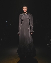 【ルック】VIVIANO 2026年春夏コレクション──“Neo Romanticism”を提示。ブラック＆ホワイトで描く新しいロマンティック