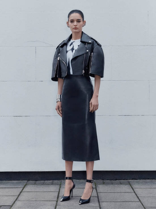 アレキサンダー・マックイーンが新宿伊勢丹でポップアップを開催、新作のバッグのほか新作プレフォールのウィメンズウエアを展開