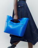 「アレキサンダー・マックイーンが新宿伊勢丹でポップアップを開催、新作のバッグのほか新作プレフォールのウィメンズウエアを展開」の画像4