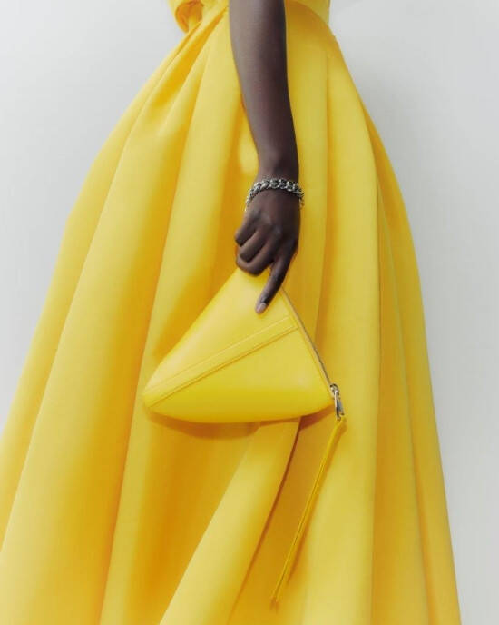 アレキサンダー・マックイーンが新宿伊勢丹でポップアップを開催、新作のバッグのほか新作プレフォールのウィメンズウエアを展開