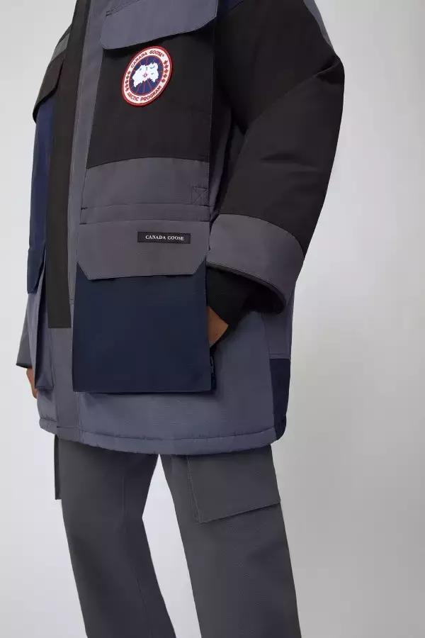 「カナダグースから日本限定の「パッチワーク パーカ」が登場。余剰生地をアップサイクルしたパッチワークのようなデザイン」の画像