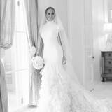 「ジェニファー・ロペスが結婚式に選んだのは「ラルフ ローレン」のドレス」の画像1