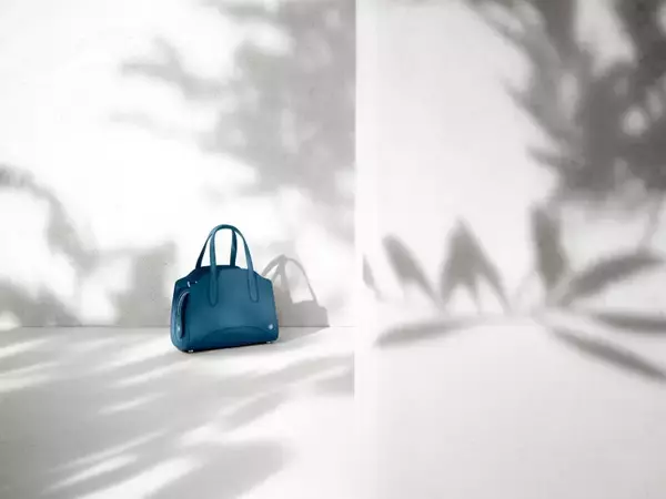 「ロロ・ピアーナがセージア・バッグの新作をフィーチャーするポップアップを新宿伊勢丹で開催」の画像