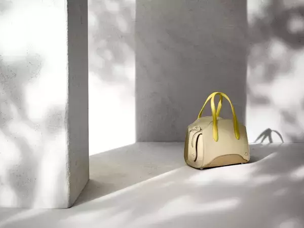 「ロロ・ピアーナがセージア・バッグの新作をフィーチャーするポップアップを新宿伊勢丹で開催」の画像