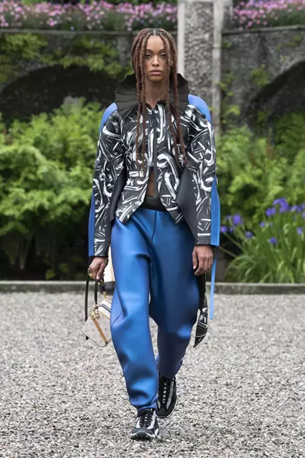 【ルック】ルイ・ヴィトンが2024 クルーズ・コレクションをイタリア・ベッラ島で発表