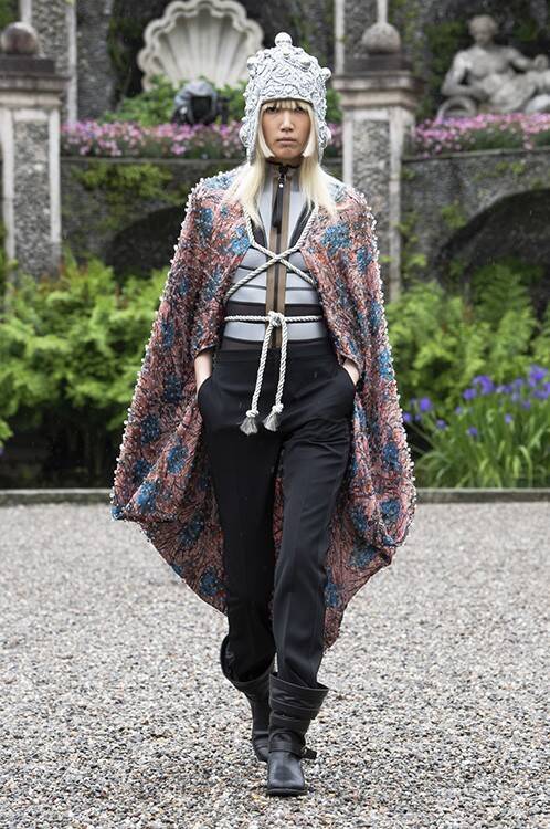 【ルック】ルイ・ヴィトンが2024 クルーズ・コレクションをイタリア・ベッラ島で発表