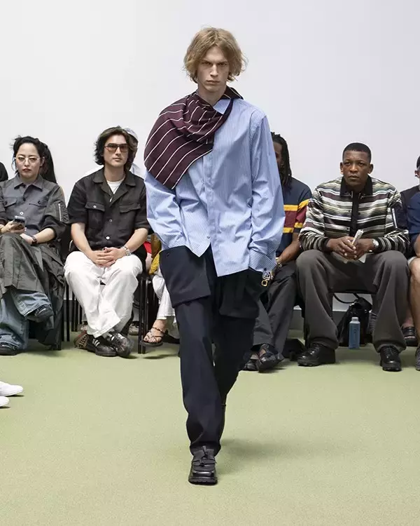 sacai 2027年春夏メンズコレクション──「THE NEW CLASSICS」、クラシックを再起動するための解体