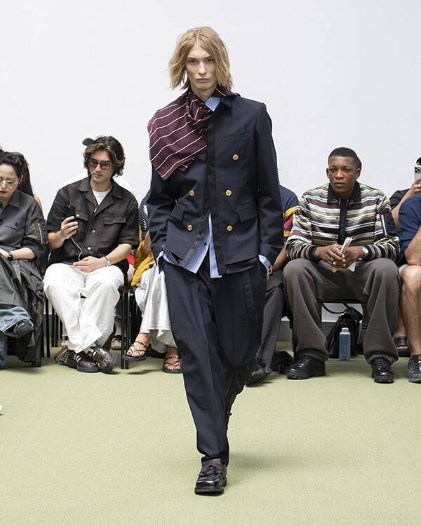 sacai 2027年春夏メンズコレクション──「THE NEW CLASSICS」、クラシックを再起動するための解体