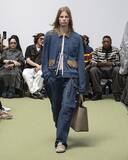 「sacai 2027年春夏メンズコレクション──「THE NEW CLASSICS」、クラシックを再起動するための解体」の画像7