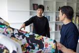「アートが服になるのでも、服がアートになるのでもない──A-POC ABLE ISSEY MIYAKE × 松山智一「TYPE-XII」が生んだ新しい表現の構造」の画像4