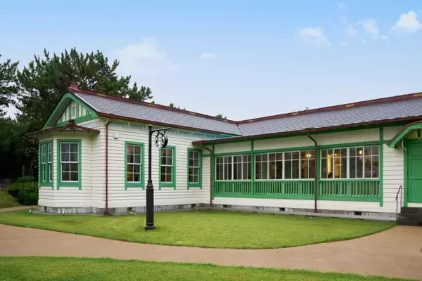 スターバックス、登録有形文化財に新店舗──横浜・海の公園で歴史とコーヒーを未来へつなぐ